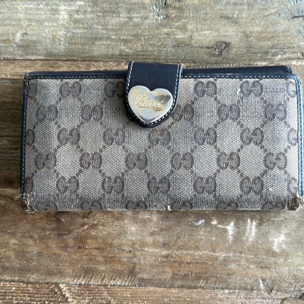 Authentic GUCCI GG GUCCISSIMA PATENT WALLET